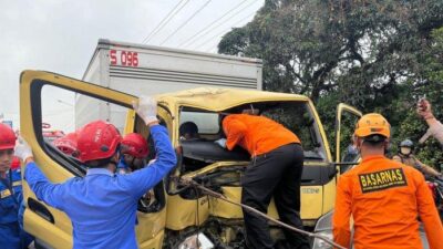 Kecelakaan 2 Truk di Jalan Raya Magelang-Yogyakarta, Sopir Terjepit Berhasil Dievakuasi