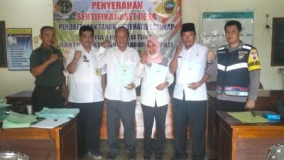 Pantau Penyaluran PTSL Di Desa Kedungsari, Bripka Zaenal Arifin Selipkan Himbauan