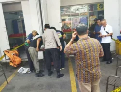 Pria Meninggal dengan Posisi Duduk di Depan Minimarket, Warga Semarang Gempar