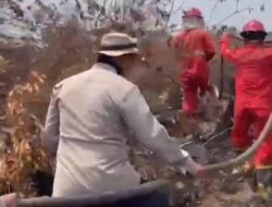 Video Polri dan Manggala Agni Berjibaku Padamkan Titik Api di Kabupaten OKI