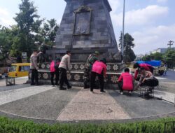 TNI-Polri di Sukoharjo Bersihkan Monumen Pahlawan di Hari Pahlawan
