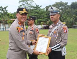 Kapolres Lamandau Beri Penghargaan Personel Berprestasi