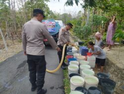 2 Tangki Air Bersih Disalurkan Polsek Tawangsari & Alumni SMANTA’ 96 ke Desa Lorog
