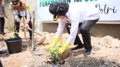 Polri dan Kemenko PMK Bersinergi, Polres Lamandau Tanam pohon buah buahan