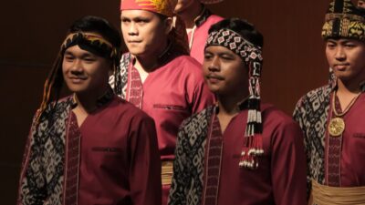 Sabet Medali Emas, Tim Paduan Suara Bawakan 2 Lagu di Ajang FPSSJK 2023