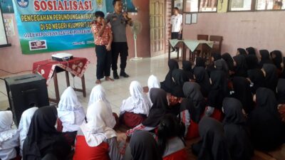 Kanit dan Bhabinkamtibmas Beri Edukasi Stop Bullying pada Siswa SD Negeri Klumprit