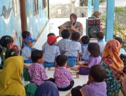 Satbinmas Polres Lamandau Gelar Perpustakaan Keliling di TK Tunas Harapan Jaya