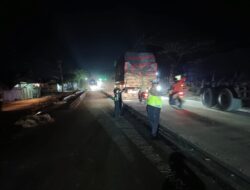 Urai Kemacetan Akibat Perbaikan Jalan di Pantura Batangan, Regu Shift 3 Satlantas Polresta Pati Lakukan Pamtur Lalin