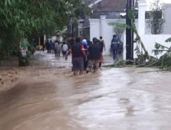 Banjir Bandang di 2 Desa Lereng Merbabu Semarang, Jalan Putus-Motor Hanyut