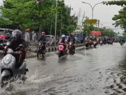 Sejumlah Kendaraan Mogok usai Terobos Banjir di Semarang