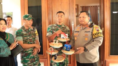 Kapolres Rembang Berulang Tahun, Dandim 0720/Rbg Beri Kejutan