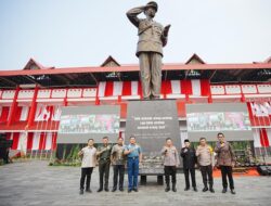 VIDEO: Kapolri Resmikan Monumen Jenderal Hoegeng di Pekalongan