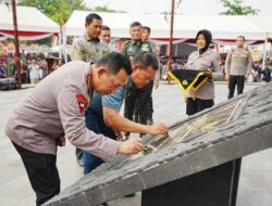 VIDEO: Kapolri Resmikan Monumen Jendral Hoegeng di Pekalongan