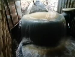 Air Sumur di Banjarnegara Meluap Hingga Banjiri Rumah Pemilik dan Mengalir ke Pemukiman Warga