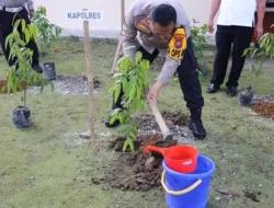Polres Humbahas Tanam Pohon Secara Serentak Untuk Jaga Kelestarian Lingkungan