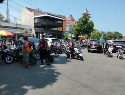 Amankan Ibadah Sholat Jum’at, Sat Samapta Polres Rembang Cegah Pencurian Motor