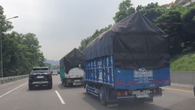 Tol Trans-Jawa Sampai Semarang Padat Merayap, Banyak Truk Tak Kuat Nanjak