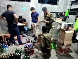 Amankan Ratusan Botol Miras, Satpol PP Banjarnegara Gerebek Sebuah Gudang di Jalan Selamanik