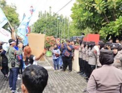 Polres Rembang Amankan Aksi Unjuk Rasa dari Serikat Pekerja Kabupaten Rembang