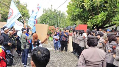 Unjuk Rasa dari Serikat Pekerja Kabupaten Rembang, Polisi Beri Pengamanan