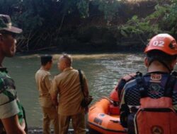 Truk Pasir Hanyut Terbawa Arus Sungai di Banjarnegara, Sopir Hilang