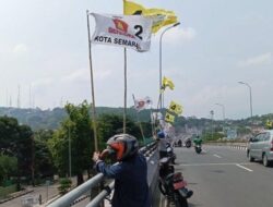 Tim Gabungan Tertibkan Ribuan Alat Peraga Kampanye di Flyover Jatingaleh Semarang