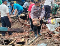 Aparat TNI-Polri dan Pemerintah Bersatu dalam Kerja Bakti Peduli Lingkungan Bersih
