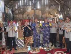 Junjung Tinggi Adat Budaya, Kapolda Kalteng Kunjungi Rumah Betang Perajah Motanoi Di Sampit