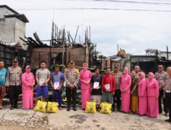 Beri Santunan, Kapolres Lamandau Peduli Korban Kebakaran di Nanga Bulik