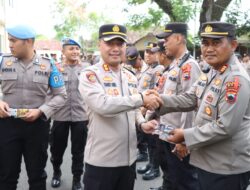 Polresta Pati Bagikan Buku Saku Netralitas Polri Bagi Anggota