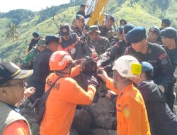 Hari ketiga Bencana Simangulampe, Tim SAR gabungan Polres Humbahas Berhasil Temukan 1 Korban