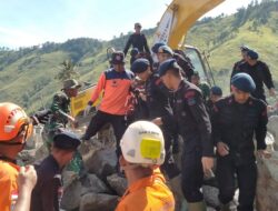Hari ketiga Pencarian Bencana Simangulampe, Tim SAR gabungan Polres Humbahas bersama Instansi Terkait Berhasil Temukan 1 Korban