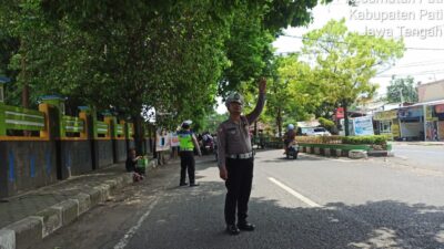 Survey Pohon Rapuh: Kanit Kamsel Satlantas Polresta Pati dan Anggotanya Periksa Jl. A.yani hingga Dr.Soetomo