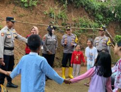 Beri Trauma Healing, Polres Banjarnegara Kunjungi Korban Tanah Gerak di Desa Jembangan