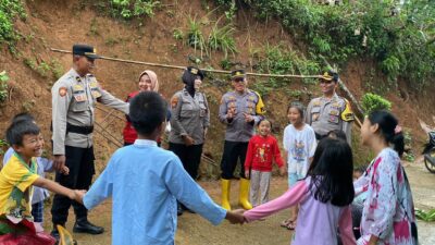 Beri Trauma Healing, Polres Banjarnegara Kunjungi Korban Tanah Gerak di Desa Jembangan