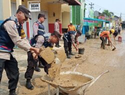 Aksi Kepedulian, Polsek Sukolilo Bersama Koramil Kerja Bakti Pasca Bencana Banjir Bandang