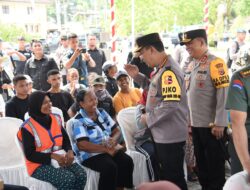 Kunker ke Maluku, Kapolri dan Panglima TNI Berikan Bantuan Kesehatan Gratis