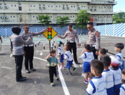 Polisi Sahabat Anak, Satlantas Polresta Pati Terima Kunjungan Murid KB Tunas Bangsa Dukuhseti