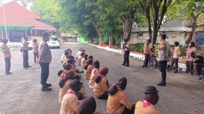 Upaya Polsek Juwana Menekan Kenakalan Remaja Melalui Latihan Rutin Saka Bhayangkara