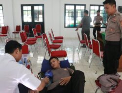 Kolaborasi TNI-Polri: Personil Polresta Pati Sumbangkan Darah di Hari Juang Kartika