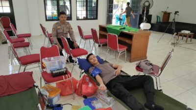 Sinergi TNI-Polri: Personil Polresta Pati Berpartisipasi dalam Donor Darah Bersama Kodim 0718