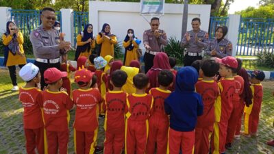 Murid TPA Rumah Syaffiyah Kayen Datangi Kantor Satlantas Polresta Pati, Unit Kamsel Sosialisasi Tertib Berlalulintas Sejak Usia Dini