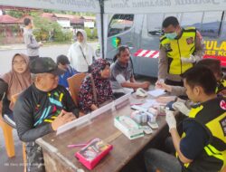 Masyarakat Kota Sampit Ikuti Pengobatan Gratis dari Rumkit Bhayangkara Polda Kalteng