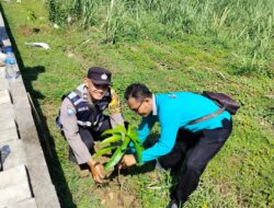 Upaya Pelestarian Lingkungan: Bhabinkamtibmas Ajak Masyarakat Tanam Pohon di Desa Kedalingan
