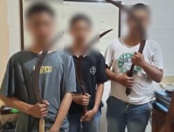 Polsek Sukolilo Lakukan Penangkapan, 13 Pelajar Tertangkap dengan Senjata Tajam