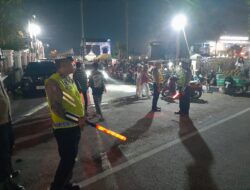 Kamseltibcarlantas Lantas Beraksi: Pengaturan Lalin Sukses di Acara Pesta Rakyat