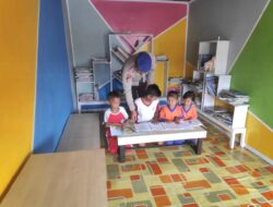 Dikunjungi anak-anak Pesisir Pegatan, Mako Perwakilan Pegatan Fasilitasi Belajar