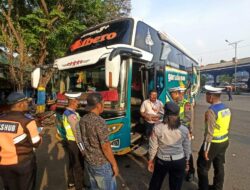 Polisi dan Dishub Bersinergi Cegah Kecelakaan dengan Ramp Check Bus AKAP