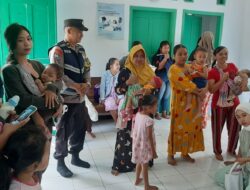 Bhabinkamtibmas Polsek Gembong Lakukan Pendampingan Posyandu Imunisasi di Desa Kedungbulus