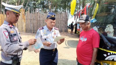 Lakukan Ramp Check Bus Pariwisata Jelang Libur Nataru, Polres Batang Gandeng Dishub